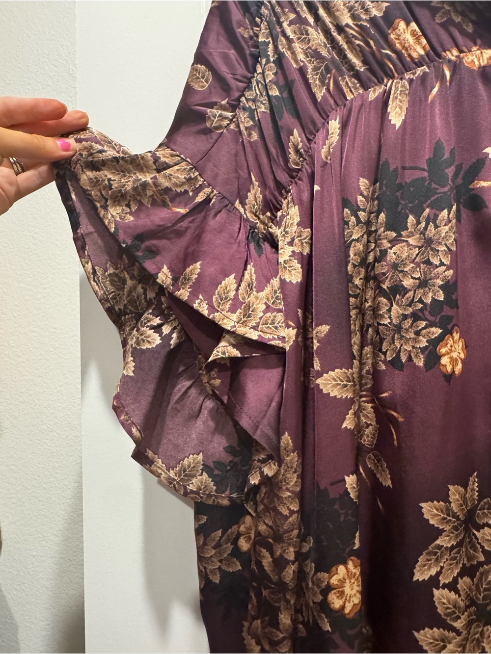 entro Plum Floral V-Neck Ruffle Sleeve Dress - Picture 3 of 4